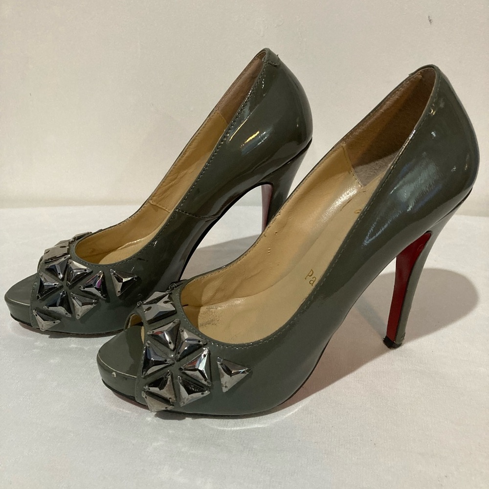 Christian Louboutin Peep-toe Heels 🔥🔥🔥